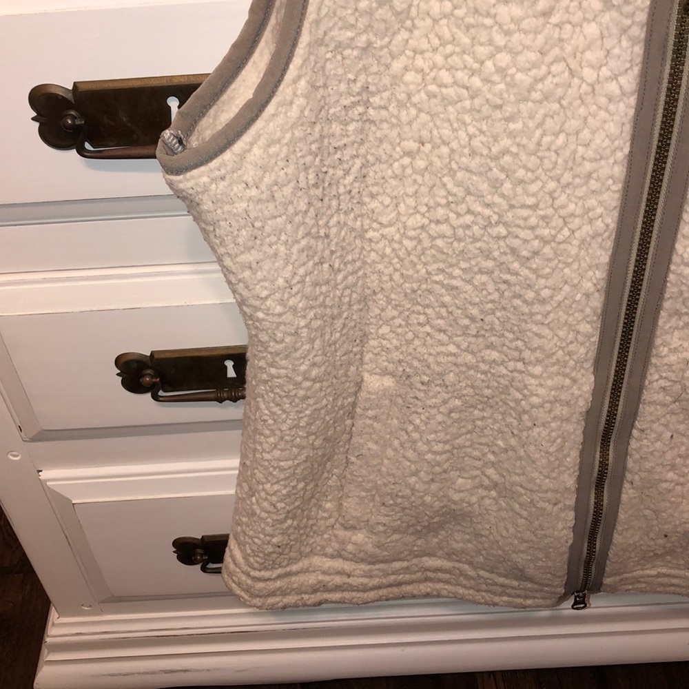 vest - Picture 3 of 4